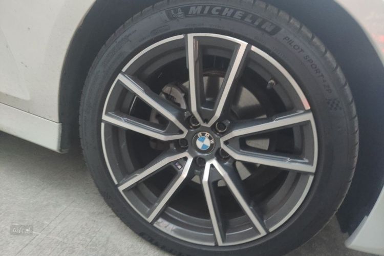 BMW 3 Series 2022 صورة سيارة #9