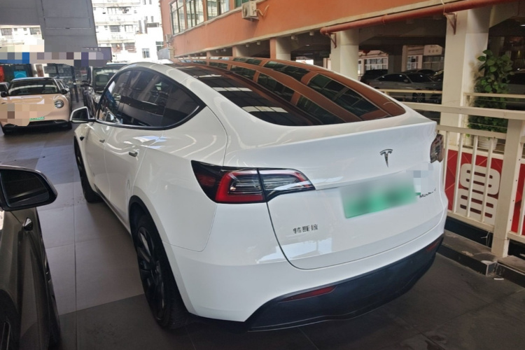 Tesla Model Y 2023 #5 Tesla Model Y 2023 immagine di auto #5