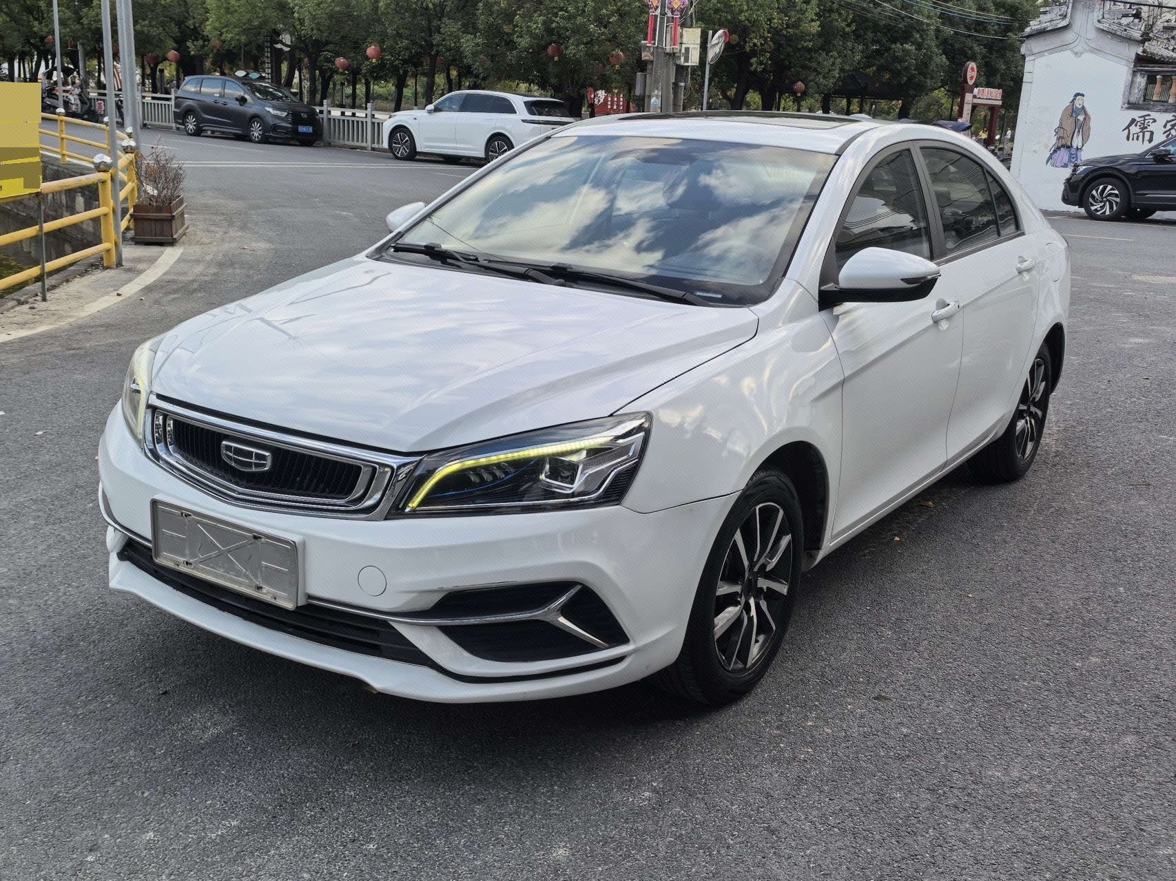 GEELY Emgrand 2019 صورة سيارة 