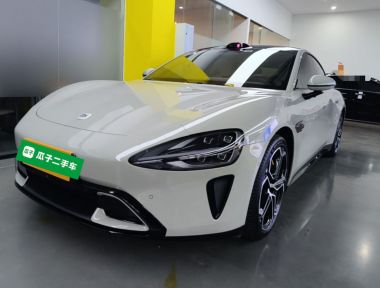 MI SU7 2025 immagine di auto 