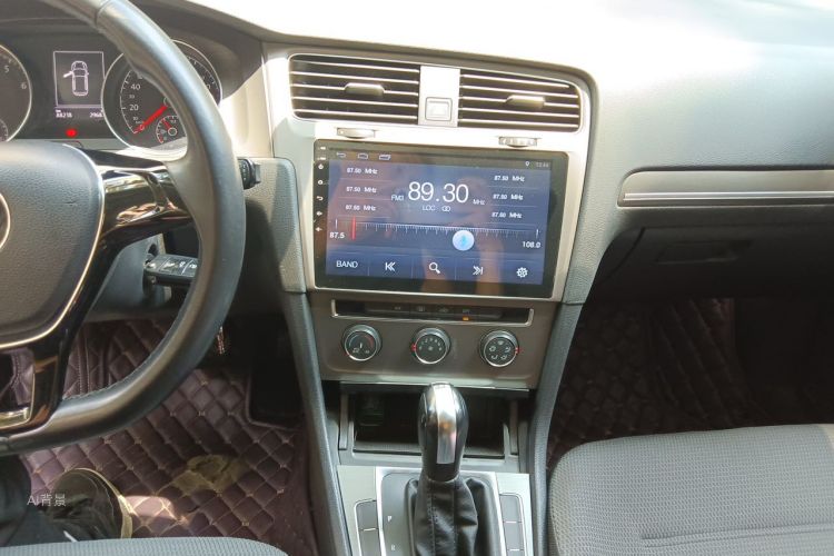 Volkswagen Golf 2017 car image #15