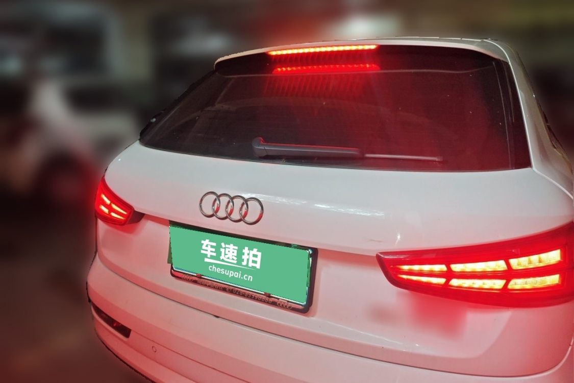 Audi Q3 2018 car image #6