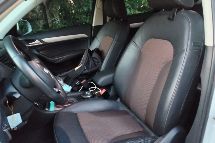 Audi Q3 2019 car image #17