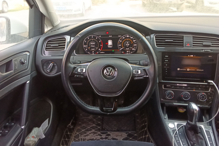 Volkswagen Golf 2020 car image #11