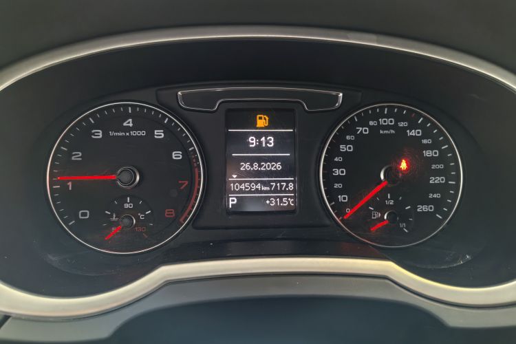 Audi Q3 2016 car image #12