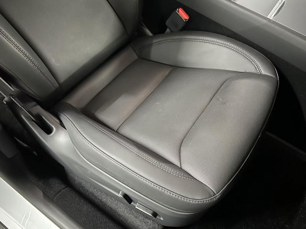 Tesla Model Y 2025 #22 Tesla Model Y 2025 car image #22