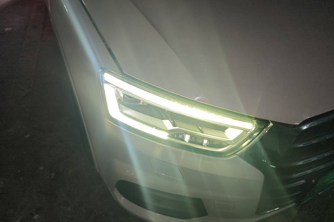 Audi Q3 2018 car image #7