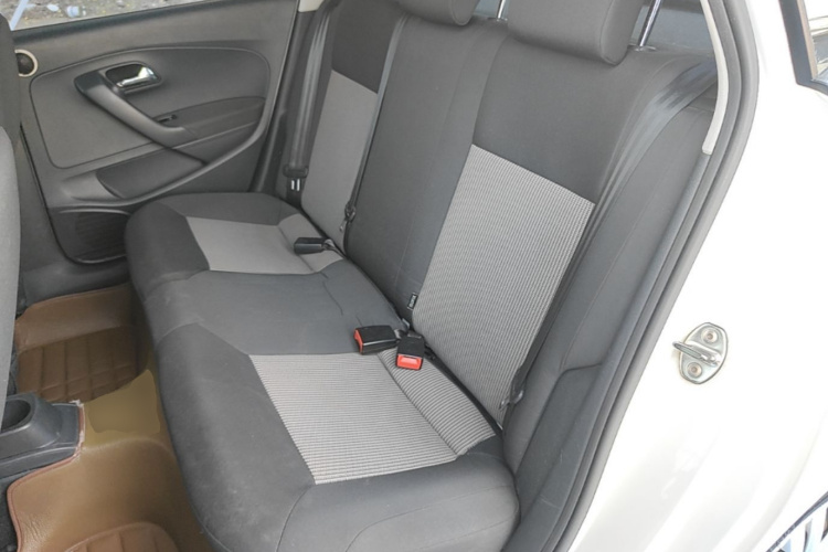 Volkswagen Polo 2015 car image #17