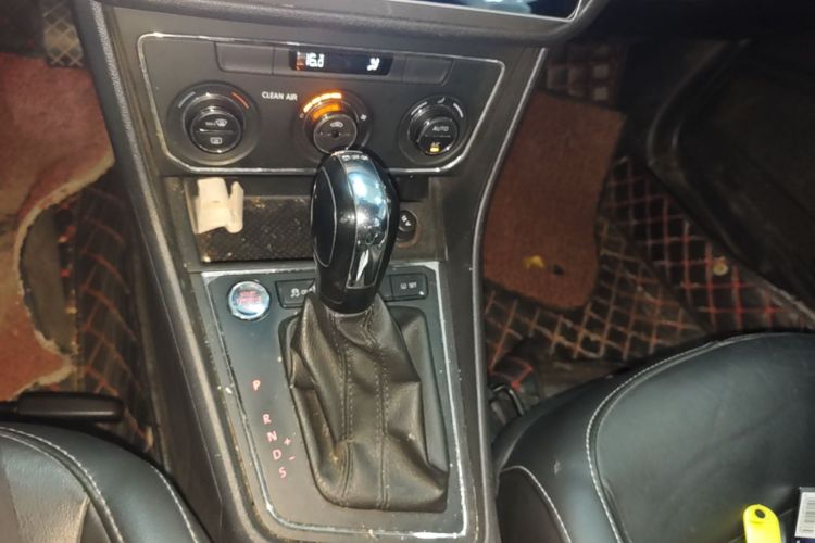 Volkswagen Lavida 2018 car image #14