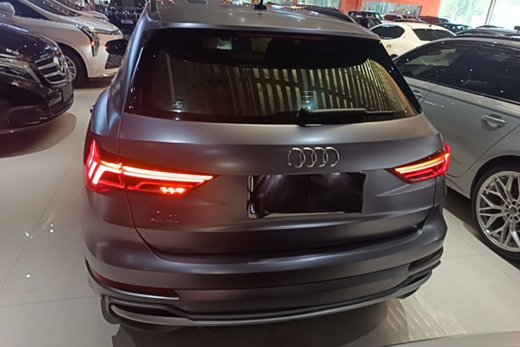 Audi Q3 2023 car image #4