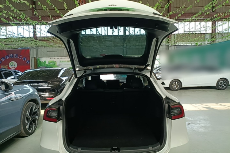 Tesla Model Y 2022 car image #21