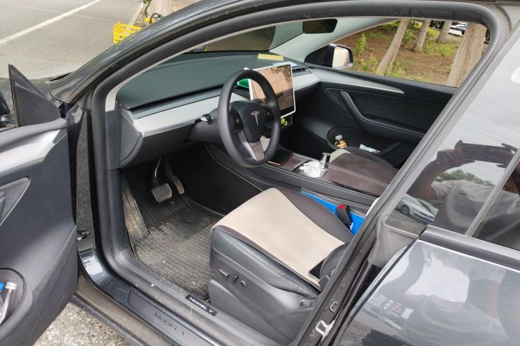 Tesla Model Y 2024 #9 Tesla Model Y 2024 car image #9