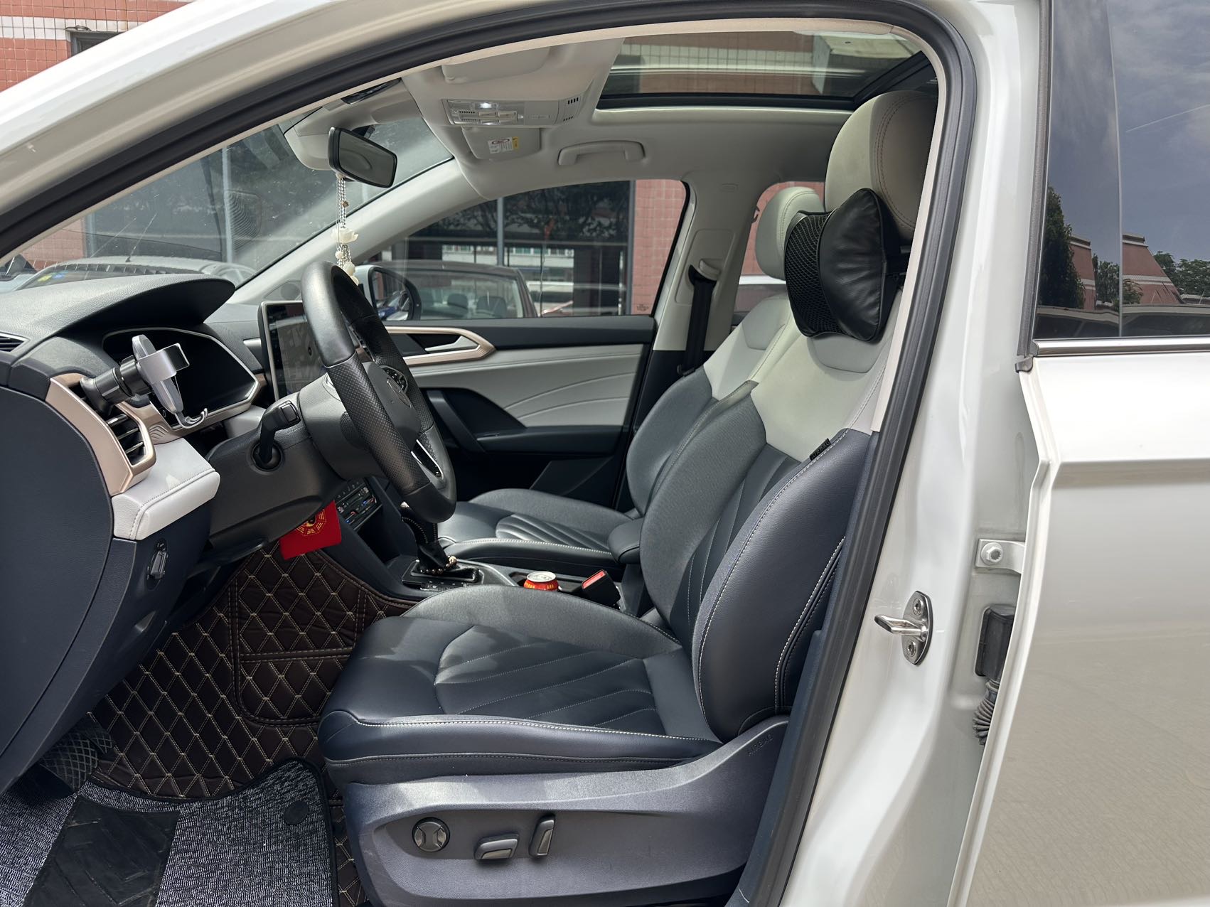 Volkswagen Tharu 2023 car image #6