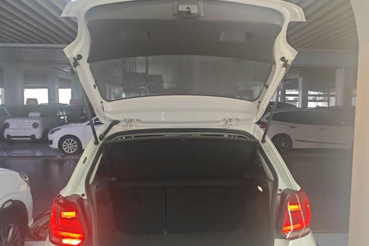 Volkswagen Polo 2018 car image #21