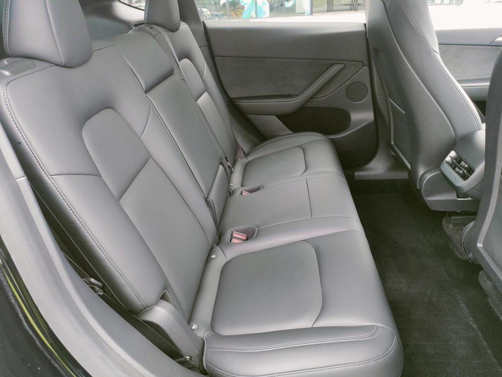 Tesla Model Y 2021 car image #29