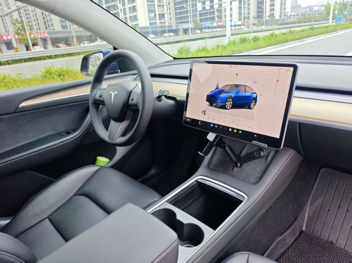 Tesla Model Y 2023 #7 Tesla Model Y 2023 car image #7