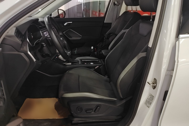 Audi Q3 2022 car image #15