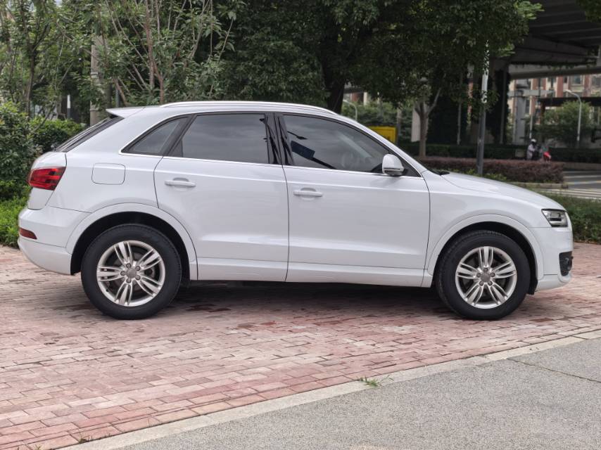 Audi Q3 2015 car image #7