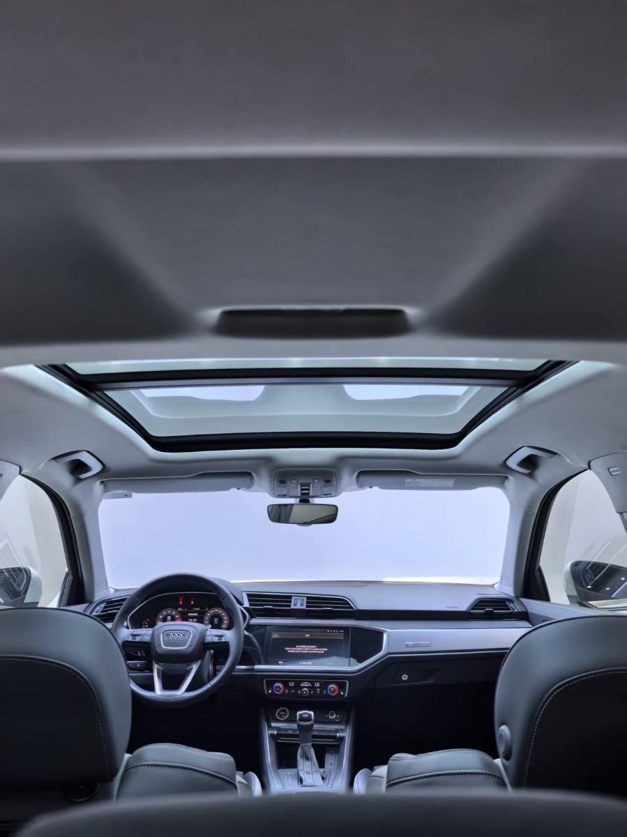 Audi Q3 2022 car image #5