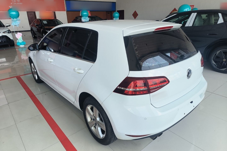 Volkswagen Golf 2017 car image #5