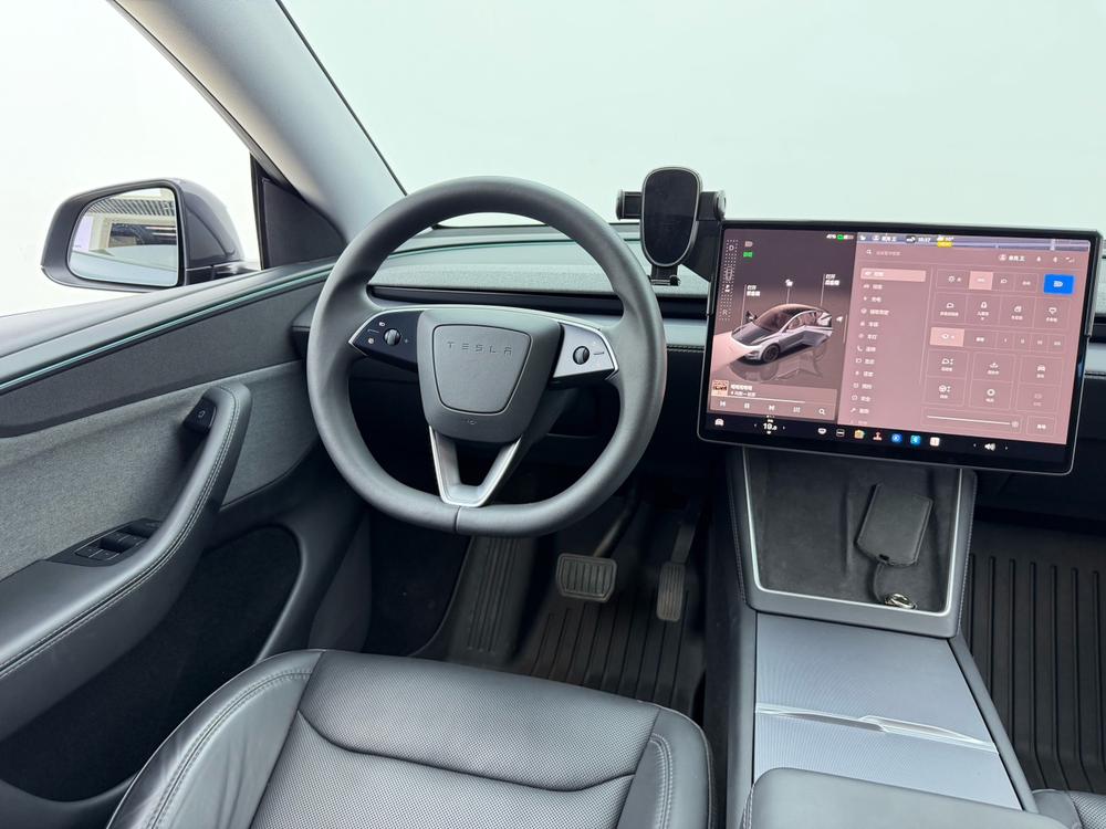 Tesla Model Y 2025 #13 Tesla Model Y 2025 car image #13