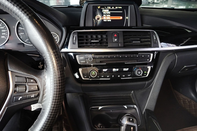 BMW 3 Series 2017 #10 BMW 3 Series 2017 car image #10