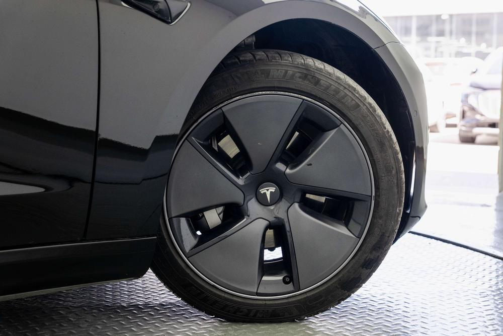 Tesla Model 3 2023 car image #11