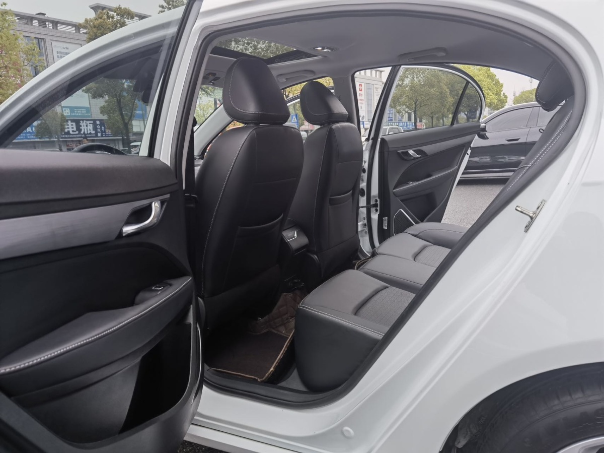 GEELY Emgrand 2022 immagine di auto #6