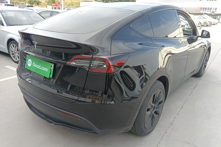 Tesla Model Y 2023 #5 Tesla Model Y 2023 car image #5