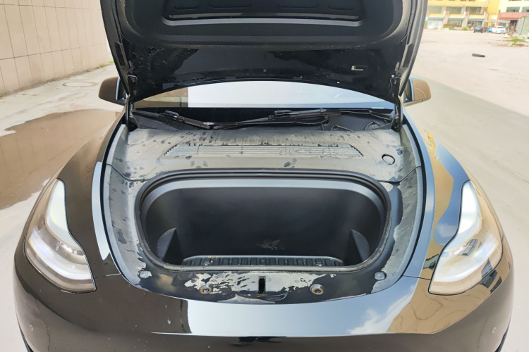 Tesla Model Y 2023 car image #20