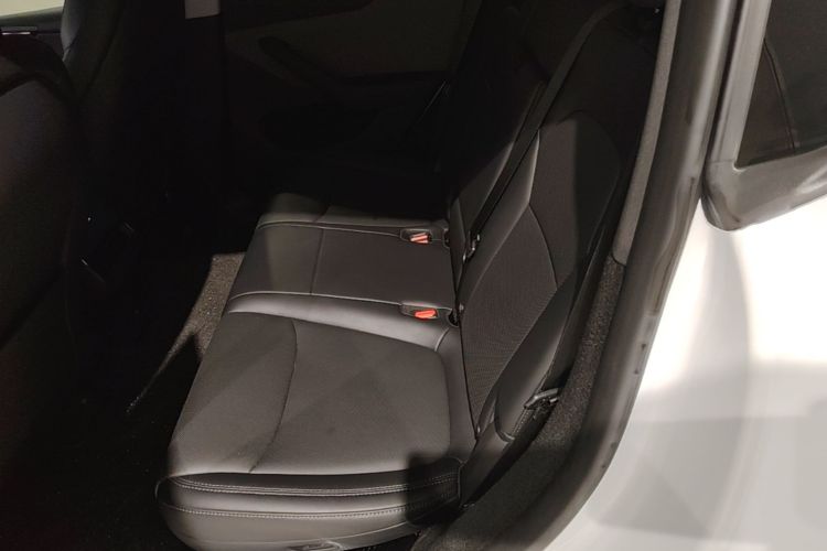 Tesla Model Y 2025 #17 Tesla Model Y 2025 car image #17