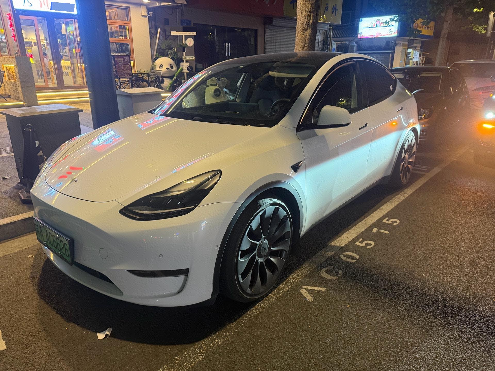 Tesla Model Y 2023 car image 