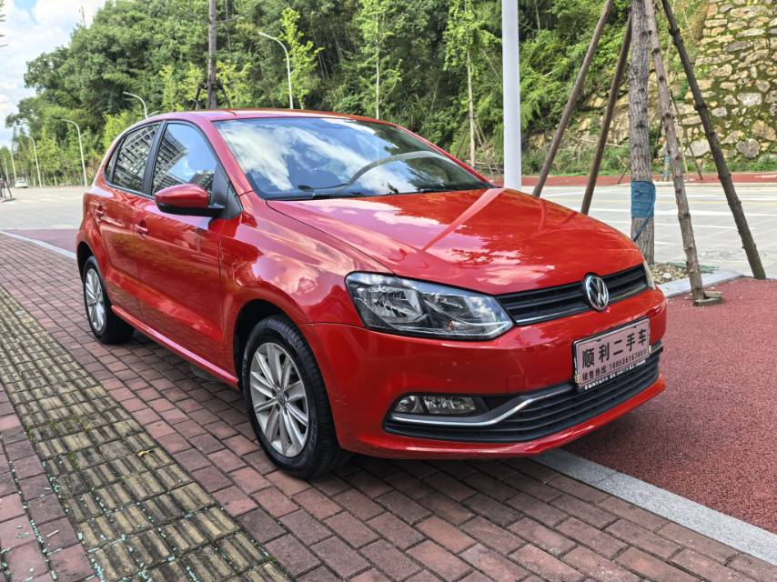 Volkswagen Polo 2015 car image #2
