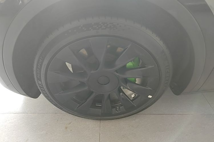 Tesla Model Y 2022 car image #9