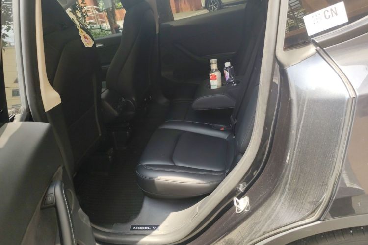 Tesla Model Y 2024 immagine di auto #10
