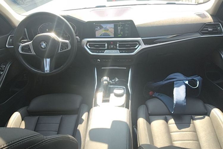BMW 3 Series 2020 car image #10