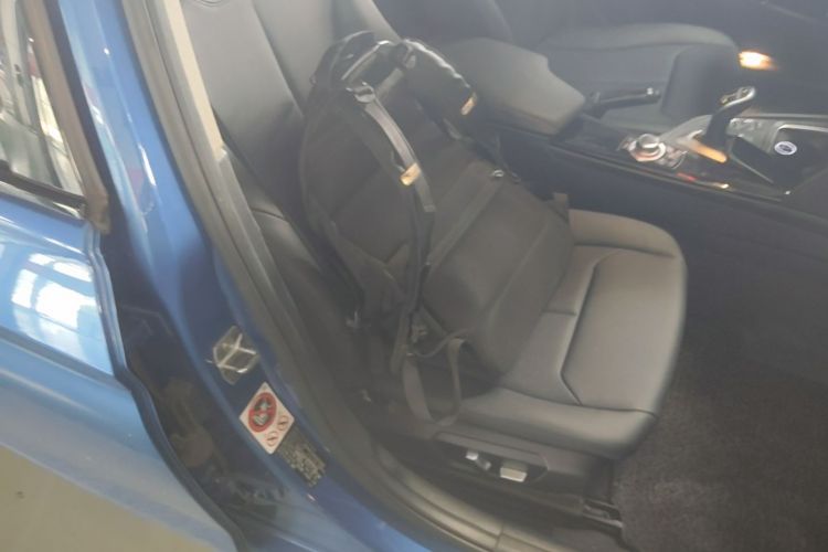 BMW 3 Series 2017 car image #24