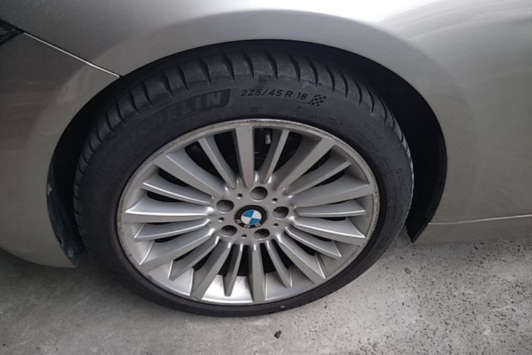BMW 3 Series 2018 immagine di auto #9