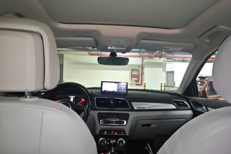 Audi Q3 2016 car image #18