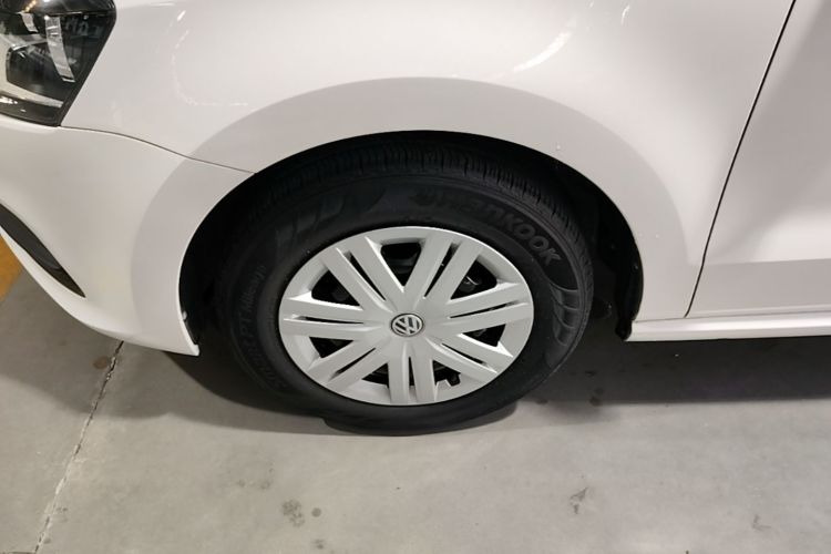 Volkswagen Polo 2016 car image #9
