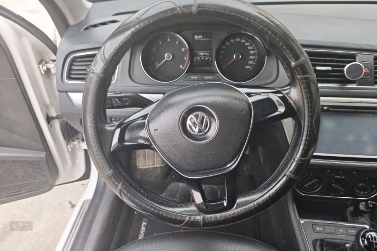 Volkswagen Lavida 2016 car image #12