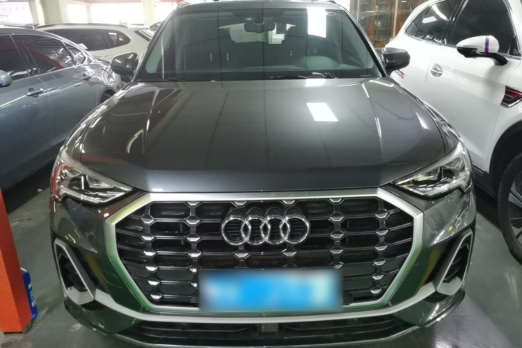 Audi Q3 2021 car image #3