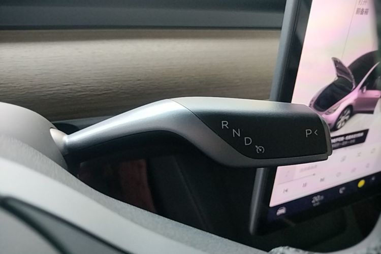 Tesla Model Y 2023 #14 Tesla Model Y 2023 car image #14