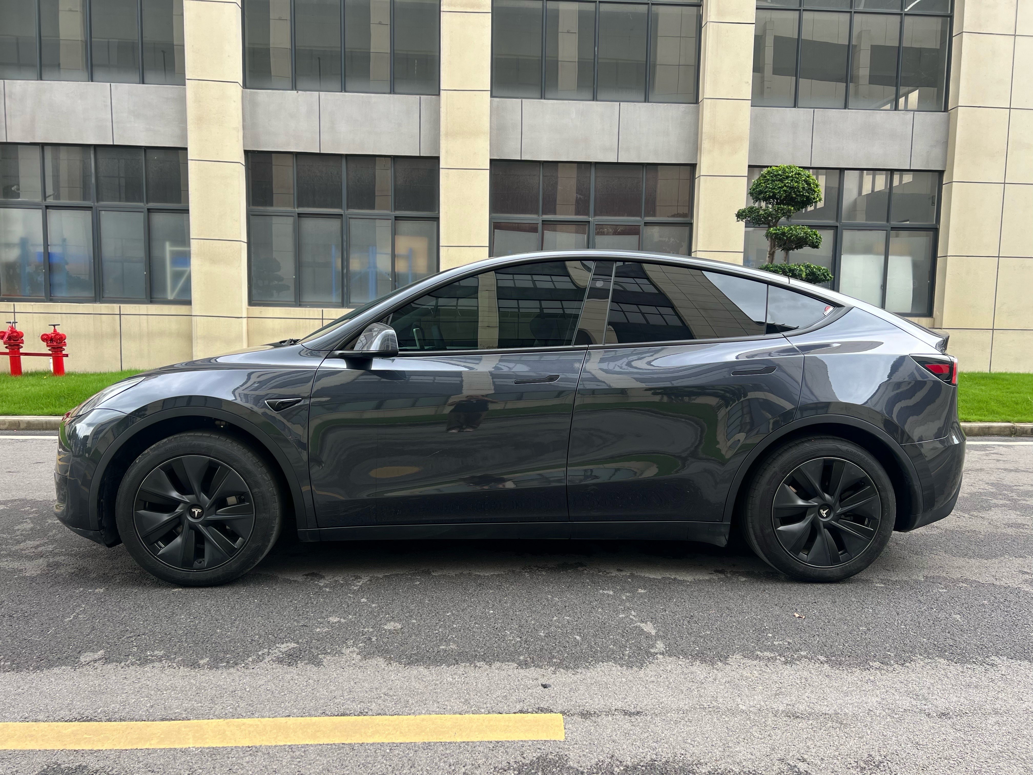 Tesla Model Y 2024 #6 Tesla Model Y 2024 car image #6