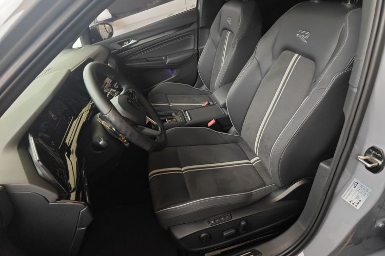 Volkswagen Golf 2021 car image #19