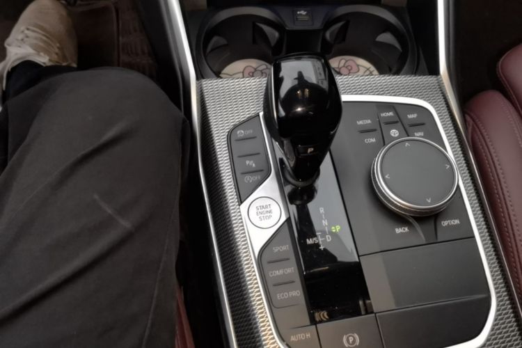 BMW 3 Series 2022 car image #18