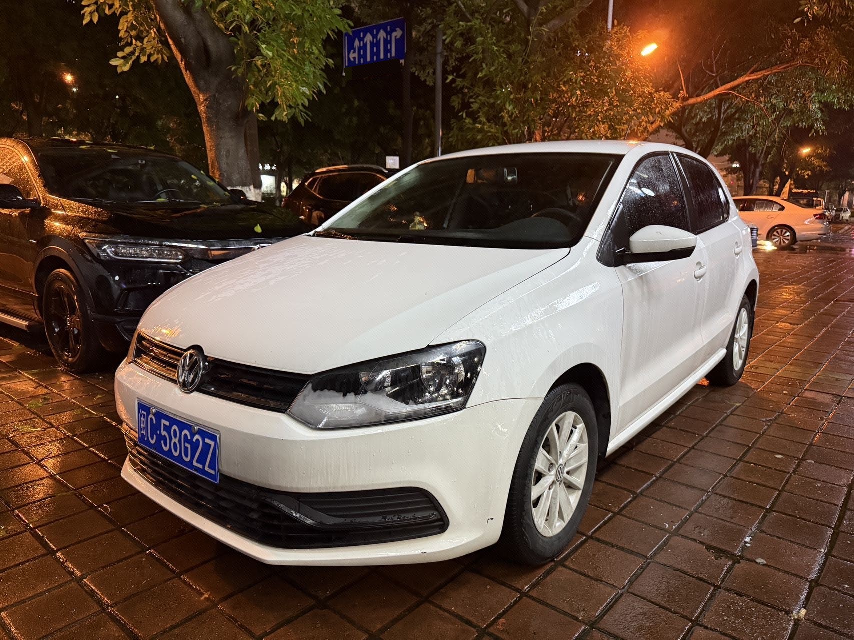 Volkswagen Polo 2016 Volkswagen Polo 2016 car image