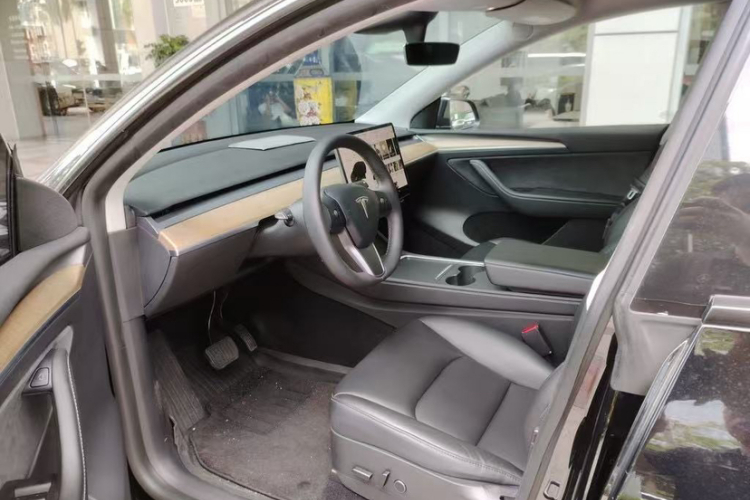 Tesla Model Y 2021 #6 Tesla Model Y 2021 car image #6