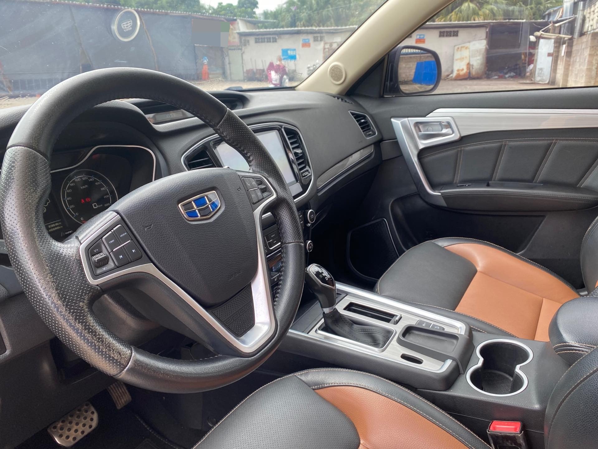 GEELY Vision X6 2017 immagine di auto #8