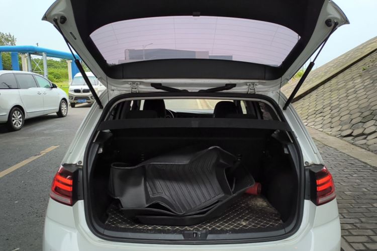 Volkswagen Golf 2020 car image #21